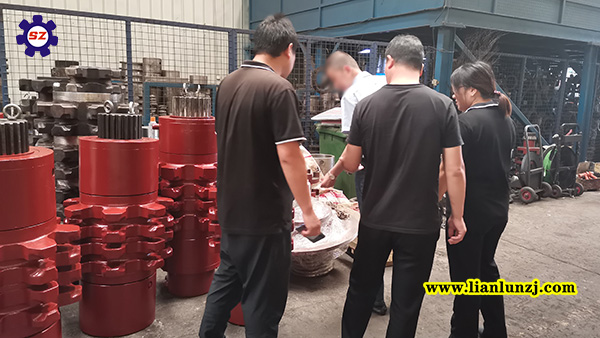 貴陽彭總開展刮板機(jī)配件業(yè)務(wù)，來我廠考察參觀！