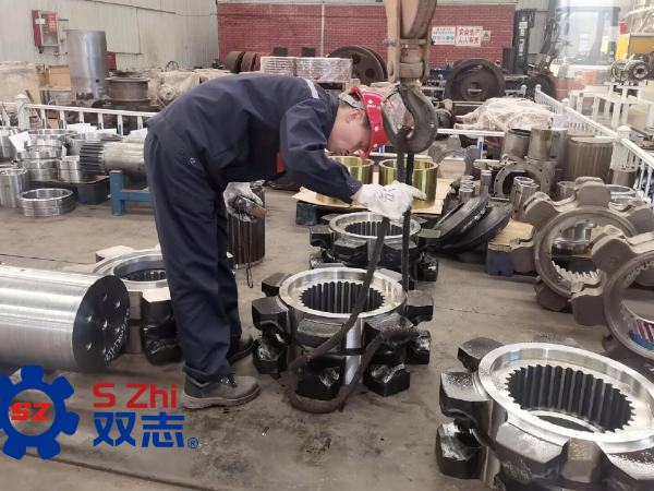 致敬每一位一線工人，堅(jiān)守崗位，兢兢業(yè)業(yè)。_河南雙志